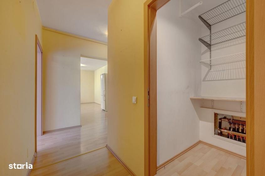 Apartament cu 4 camere decomandat în Titan