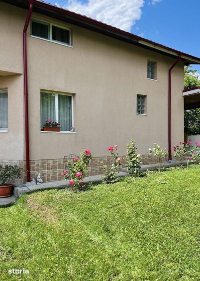 Casă cu 4 camere cu Teren 1670 Mp în Central