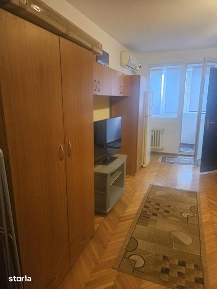 Garsonieră în Titan