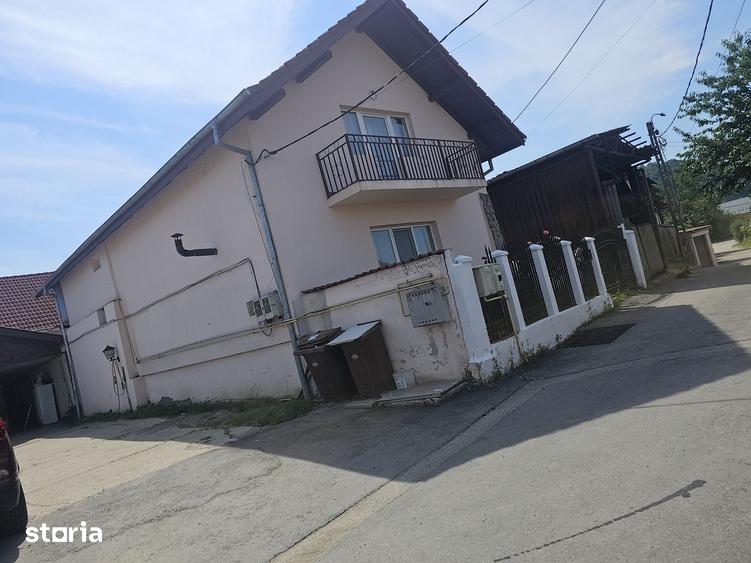 Casă cu 6 camere cu Teren 307 Mp în Goranu