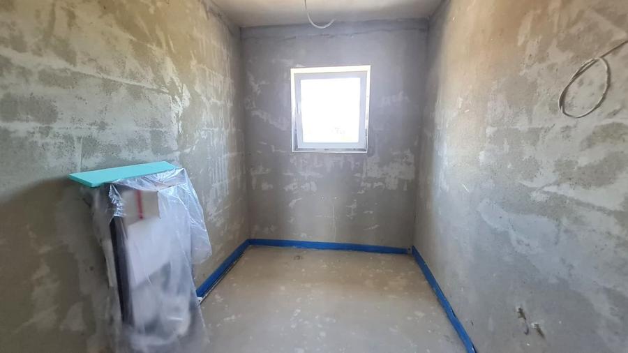 Casă cu 4 camere cu Teren 3504 Mp în Șelimbăr