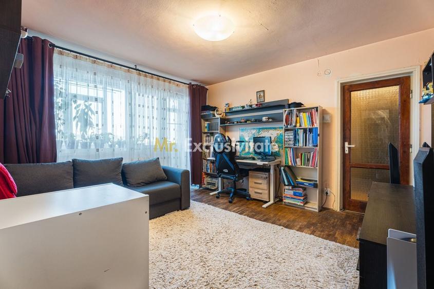 Apartament cu 3 camere semidecomandat în Crângași