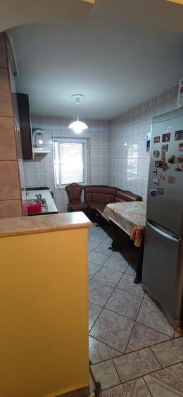 Apartament cu 4 camere decomandat în Steaua