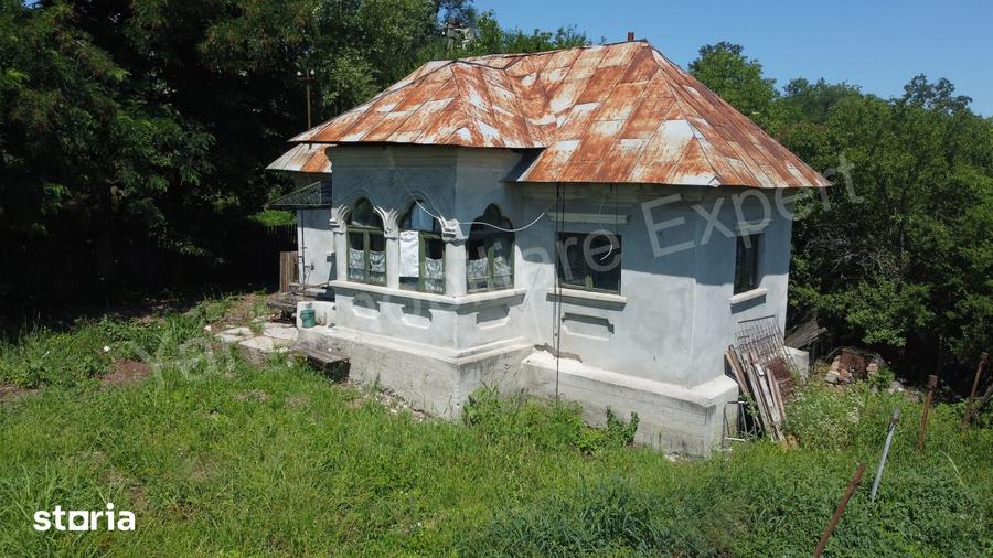 Casă cu 2 camere cu Teren 3670 Mp în Ciofrângeni