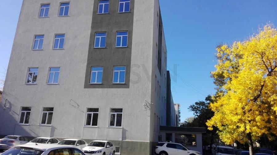Birou, de 11,487 mp, în Parcul Carol