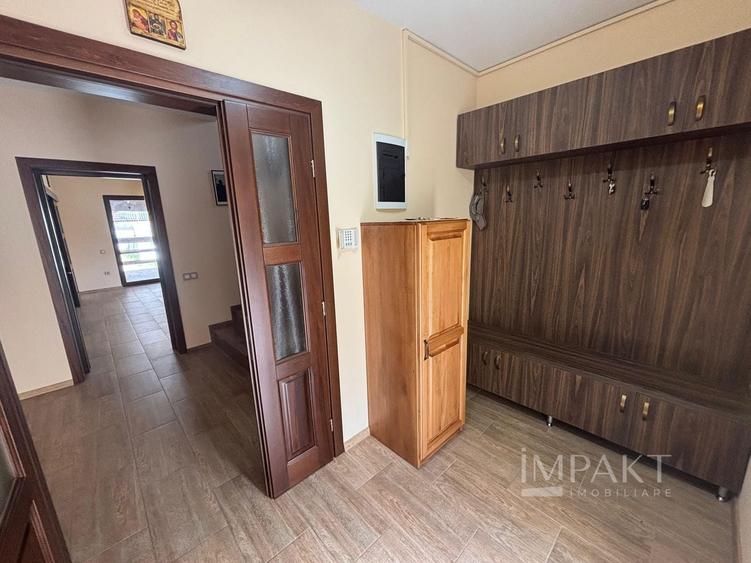 Casă individuală cu 5 camere cu Canalizare în Tăuți
