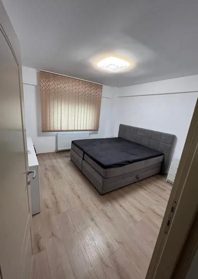 Apartament cu 3 camere decomandat, mobilat în Valea Adâncă