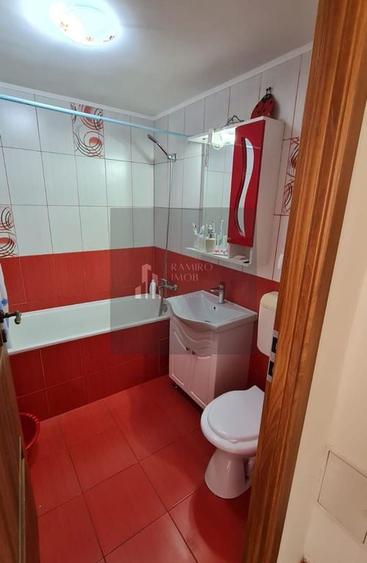 Apartament cu 2 camere decomandat în Apărătorii Patriei
