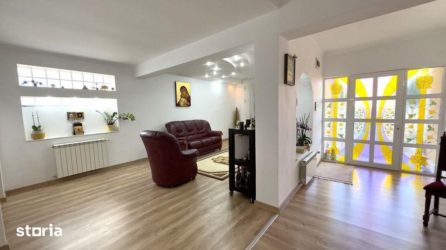 Casă cu 5 camere cu Teren 1010 Mp în Central