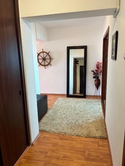 Apartament cu 3 camere decomandat, mobilat în Capitol