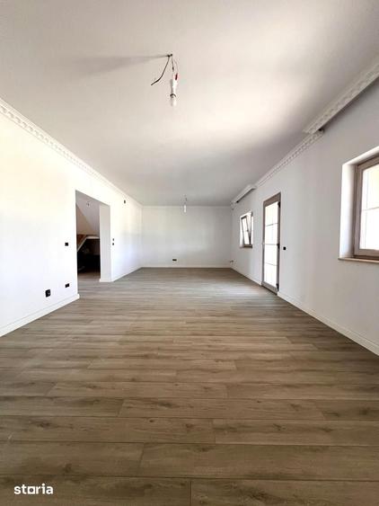 Casă cu 5 camere cu Teren 1000 Mp în Sânandrei