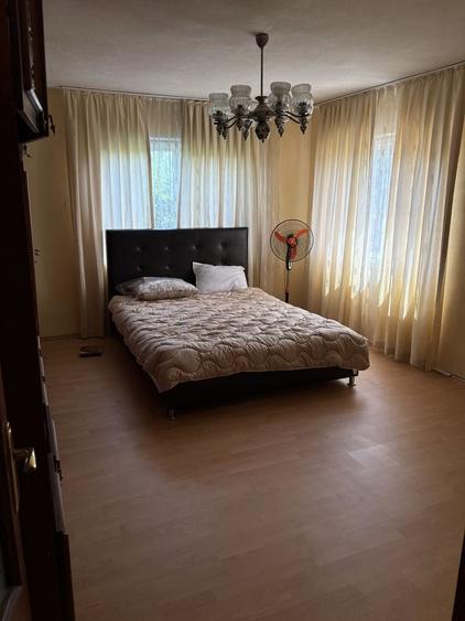 Casă cu 4 camere în Florica