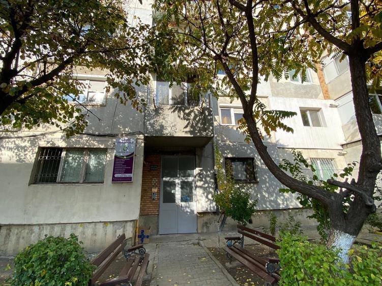 Apartament cu 2 camere decomandat, mobilat în Central