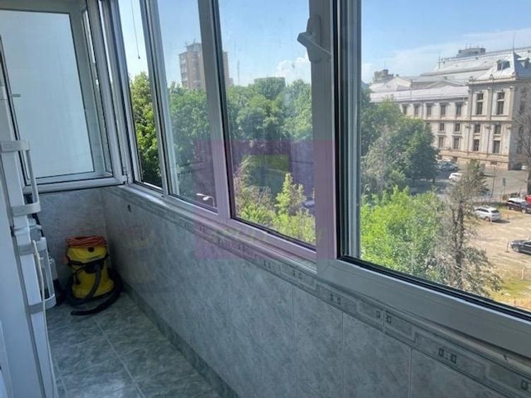 Apartament cu 4 camere decomandat în Unirii