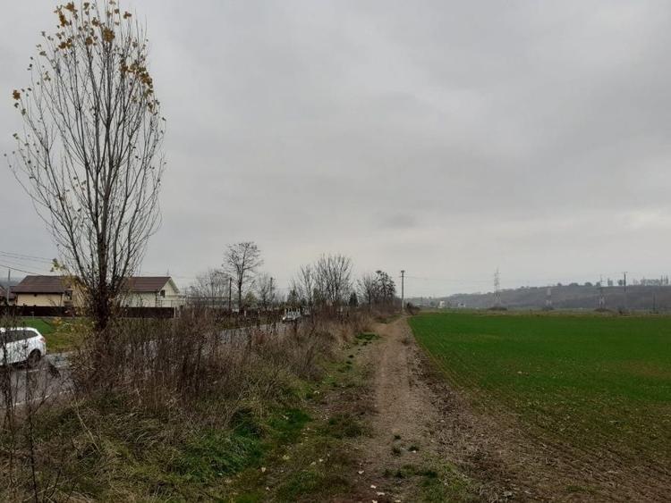 Teren de 5150 mp, în Central