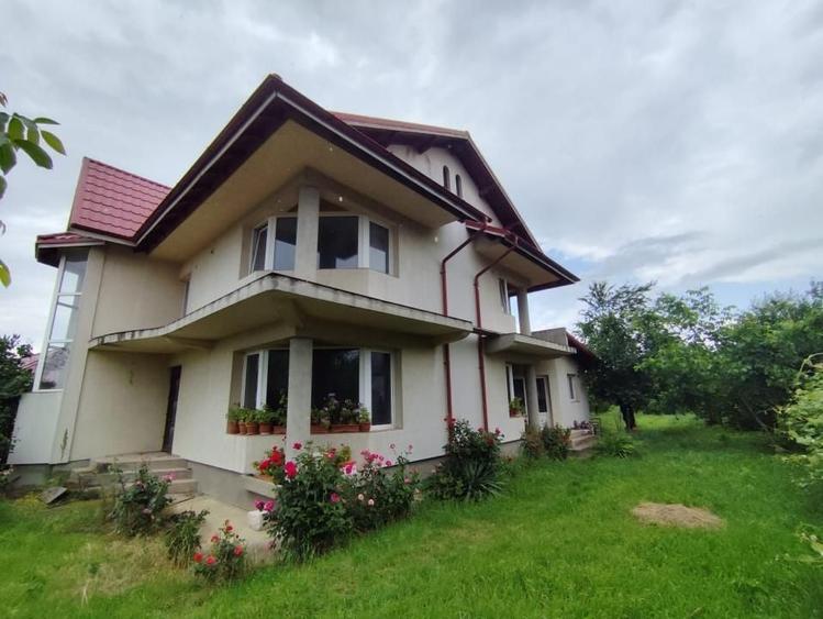 Casă individuală cu 5 camere cu Canalizare în Țânțăreni