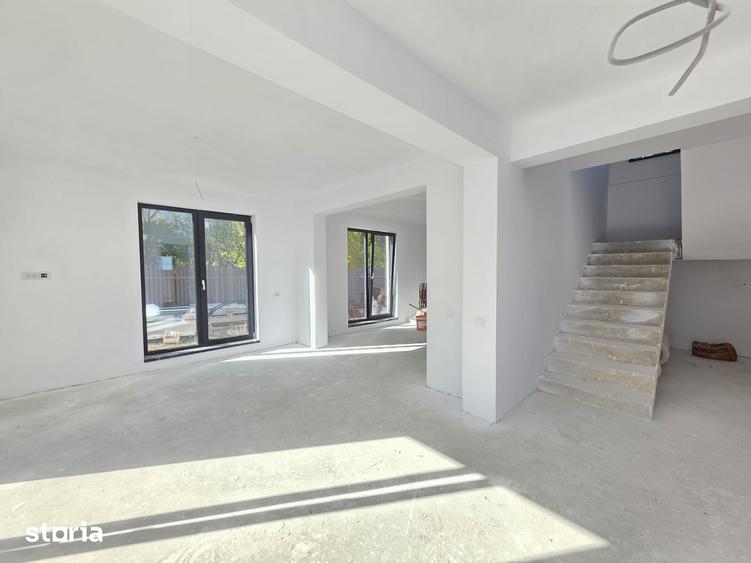 Casă cu 4 camere cu Teren 250 Mp în Central