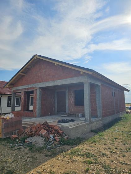 Casă cu 3 camere în Centura