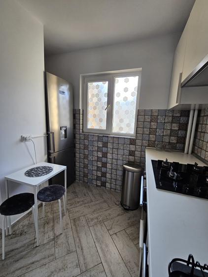 Apartament cu 3 camere decomandat în Tineretului
