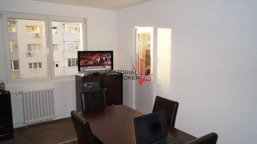Apartament cu 3 camere decomandat, mobilat în Dristor