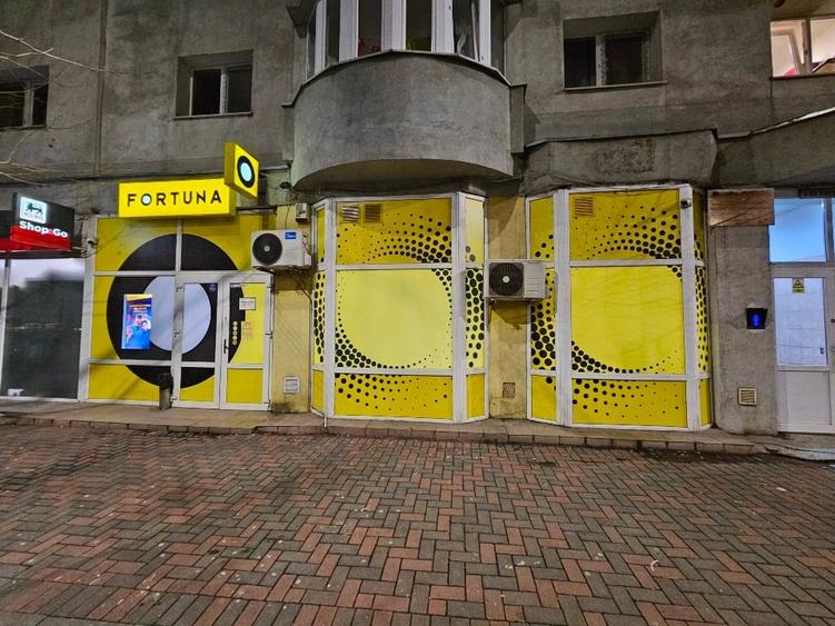 Spațiu comercial, de 107 mp, în Titan