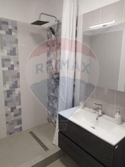 Apartament cu 2 camere decomandat, mobilat în Republicii