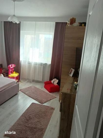 Apartament cu 3 camere decomandat în Sud