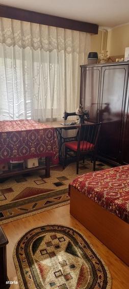 Apartament cu 3 camere decomandat în Libertății