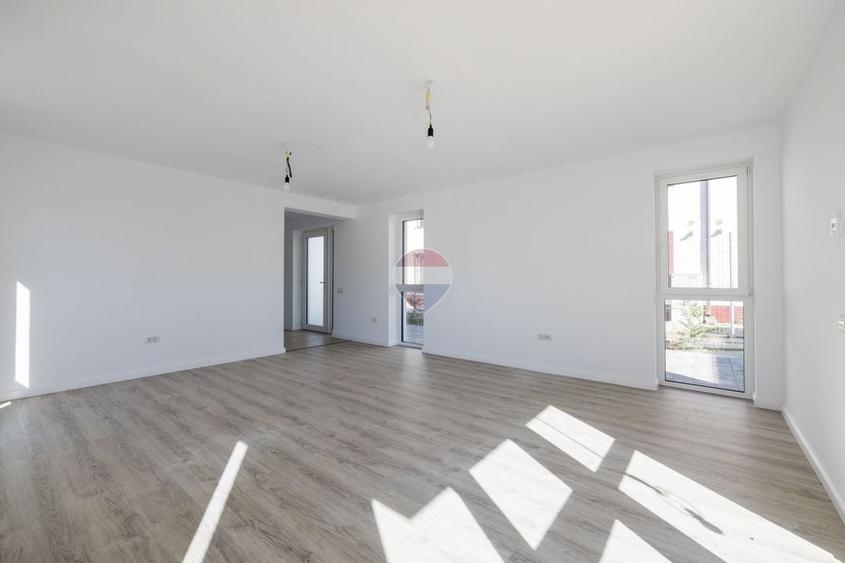 Casă individuală cu 4 camere cu Teren 263 Mp în Tractorul