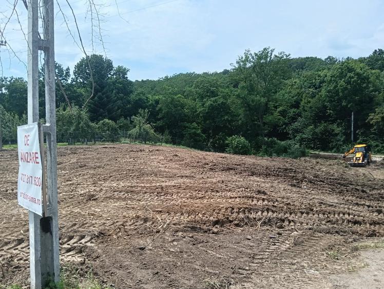 Teren intravilan de 1807 mp, în Țipărești