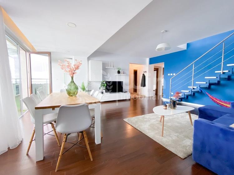 Penthouse cu 5 camere semidecomandat, mobilat în Bună Ziua