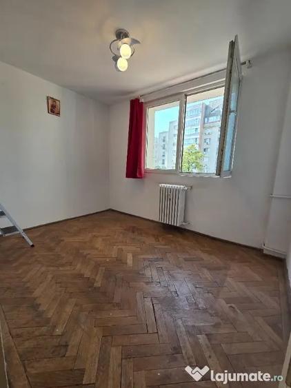 Apartament cu 3 camere semidecomandat în Domenii
