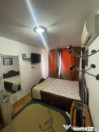 Apartament cu 3 camere semidecomandat, mobilat în Central
