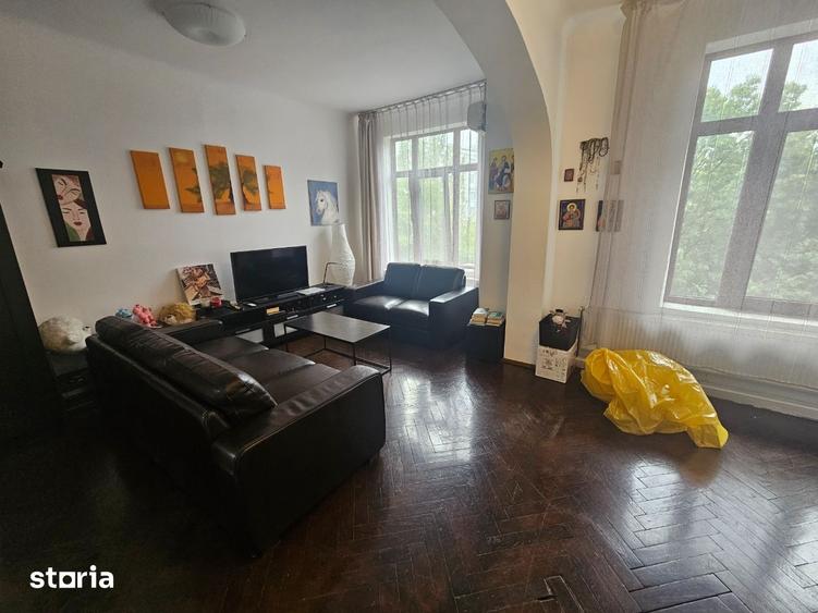 Apartament cu 4 camere decomandat în Romană