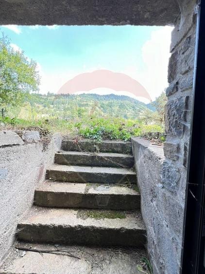 Casă individuală cu 7 camere cu Teren 859 Mp în Mădei