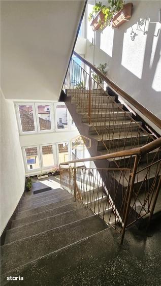 Apartament cu 3 camere decomandat, mobilat în Central