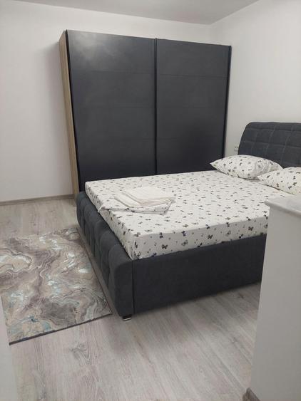 Apartament cu 3 camere decomandat, mobilat în City Park Mall