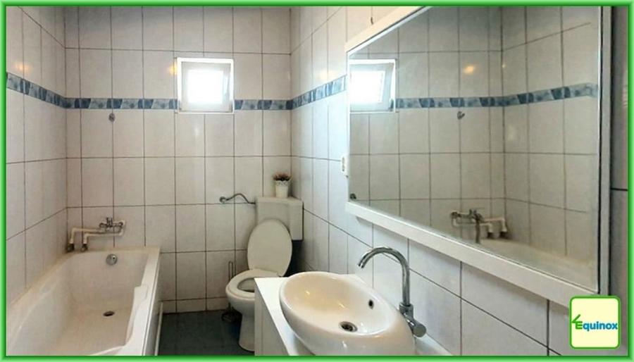 Casă individuală cu 6 camere cu Teren 240 Mp în Nord-Vest