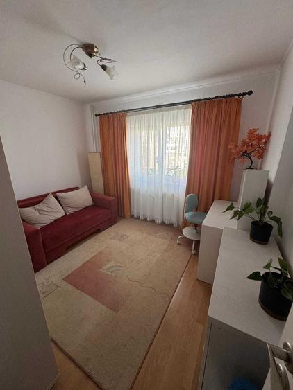 Apartament cu 3 camere semidecomandat în Drumul Taberei