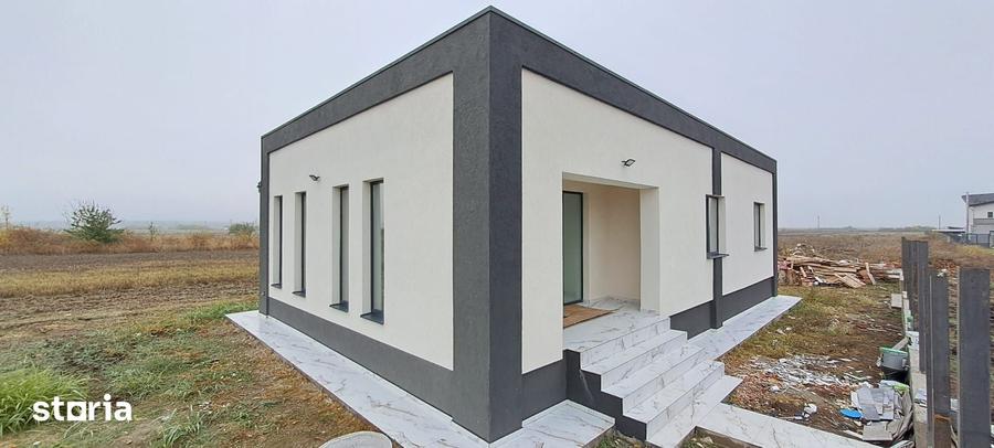 Casă cu 3 camere cu Teren 500 Mp în Săbăreni