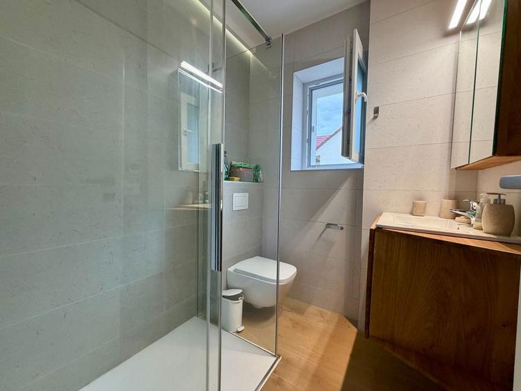 Casă individuală cu 3 camere cu Canalizare în Central
