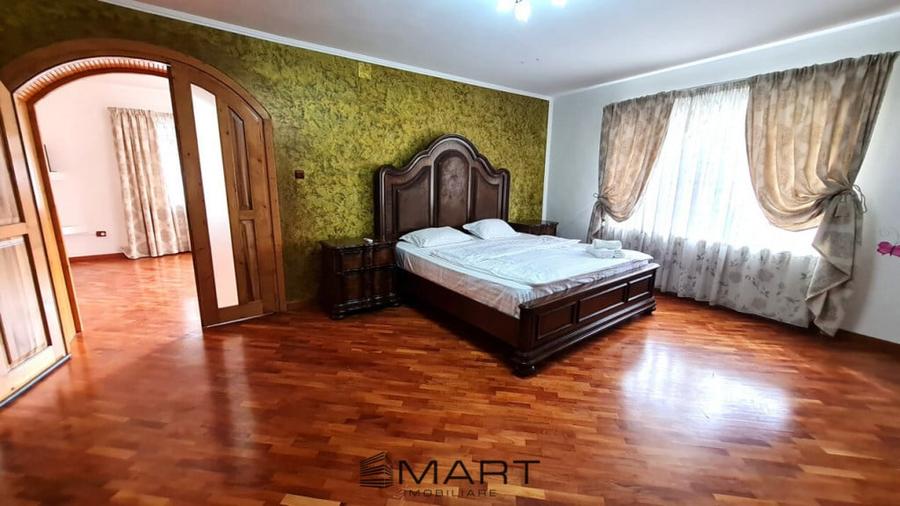Casă cu 7 camere cu Teren 2550 Mp în Central