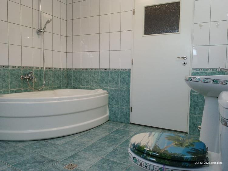 Apartament cu 3 camere decomandat în Valea Aurie
