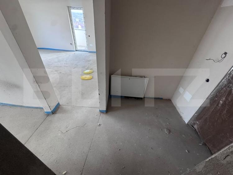 Apartament cu 3 camere semidecomandat în Florești
