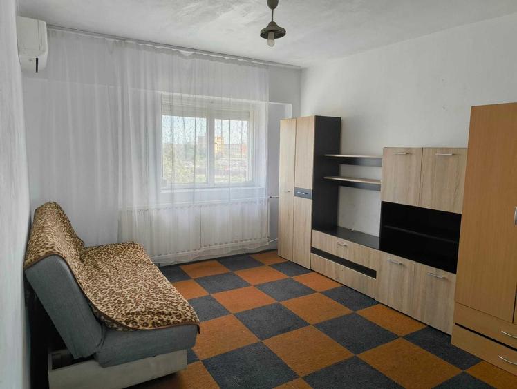 Garsonieră decomandată în UTA