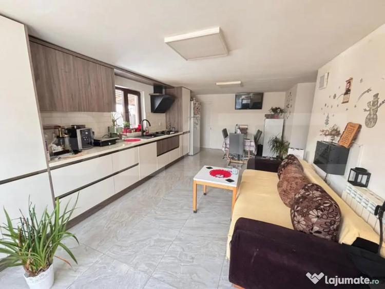 Casă cu 4 camere cu Teren 2700 Mp în Central
