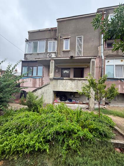 Apartament cu 3 camere semidecomandat în P-ța Victoriei