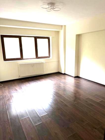 Apartament cu 4 camere decomandat în Unirii