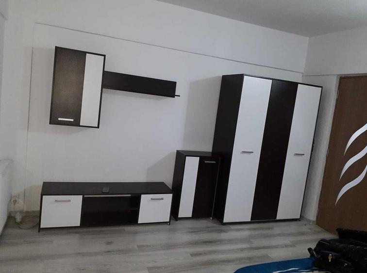 Garsonieră decomandată în Apărătorii Patriei