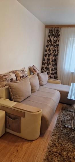 Apartament cu 2 camere decomandat în Far